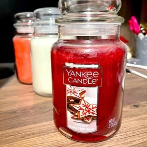 Frosty gingerbread Yankee candle. Large jar